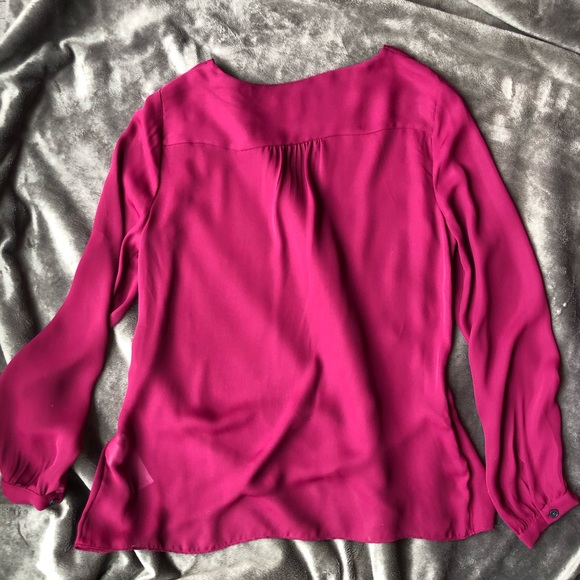 Banana Republic Tulip Hem Blouse Long Sleeve Size Medium Berry Magenta Colour - Picture 15 of 17